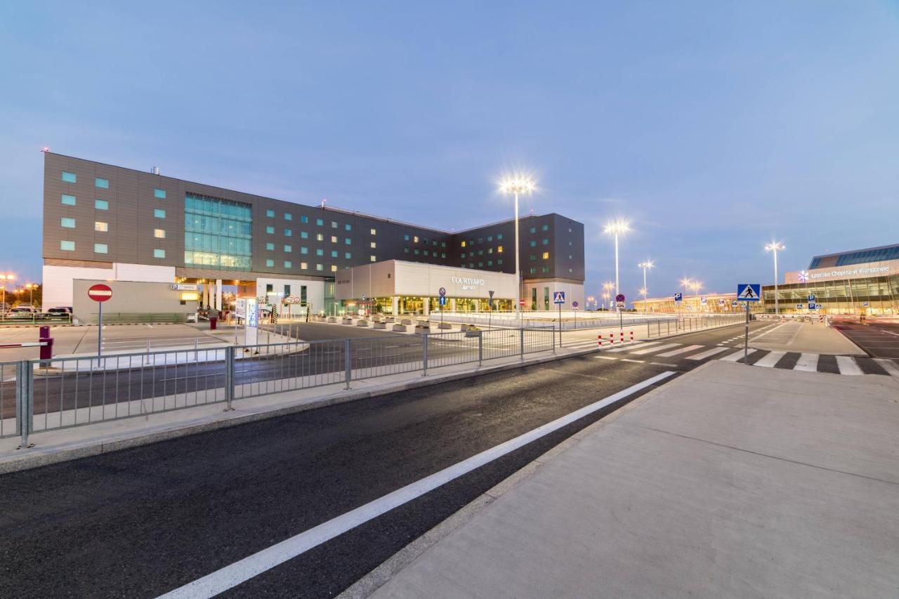 Courtyard By Marriott Warsaw Airport Hotel Exterior photo